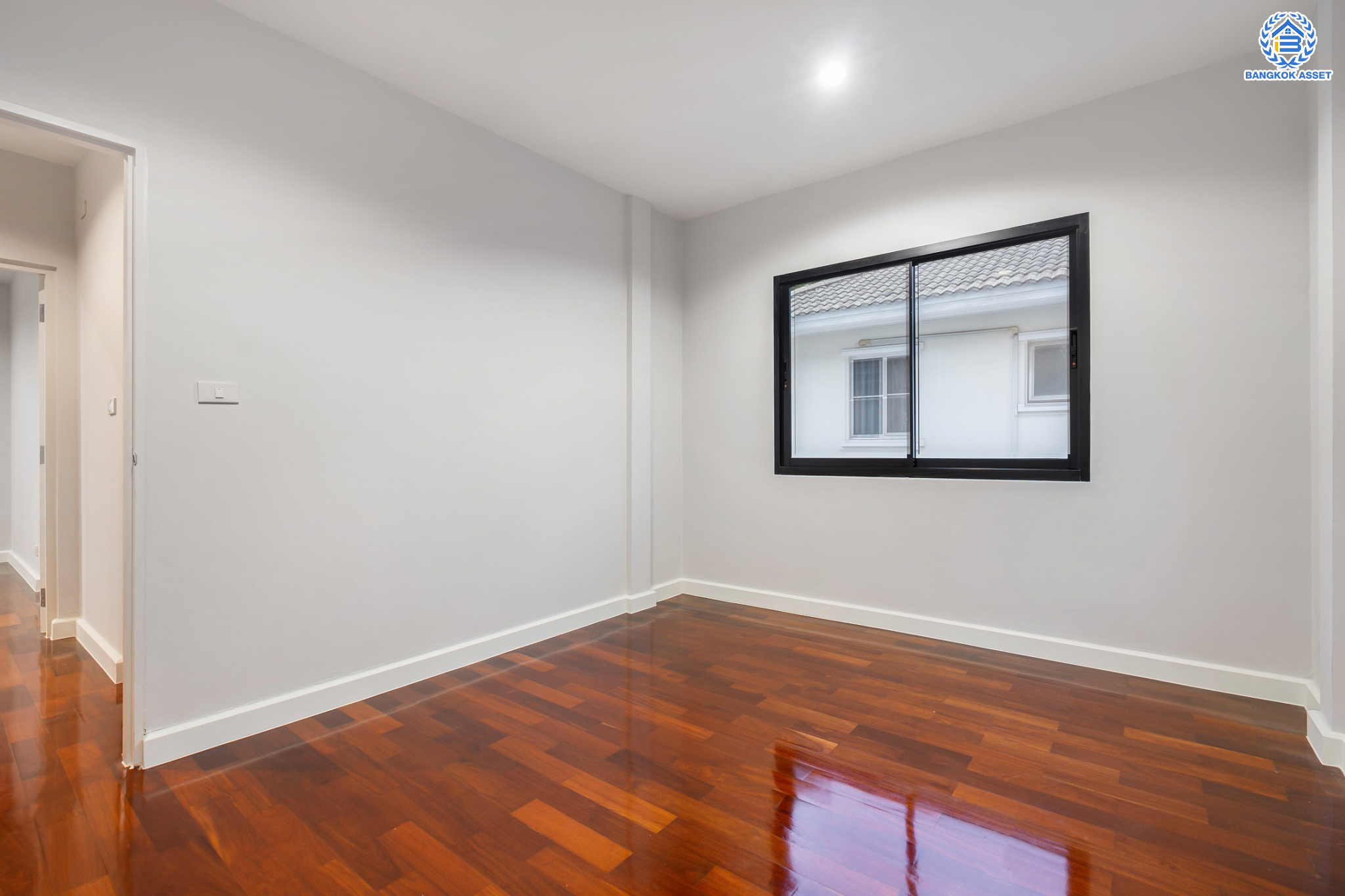 บ้านมือสองตกแต่งใหม่ ม.ชัยพฤกษ์ บางบัวทอง บ้านเดี่ยวแบรนด์ LH หลังมุม เนื้อที่ 77.1 ตร.ว. ฟังก์ชัน 3 ห้องนอน 4 ห้องน้ำ 1 ห้องอเนกประสงค์ 1 ห้องแม่บ้าน จอดรถ 2 คัน พร้อม Facilities ครบครัน บนทำเลเดินทางสะดวก ติดถนนบางกรวย-ไทรน้อย ใกล้เซ็นทรัลเวสต์เกต และรถไฟฟ้าสายสีม่วง "สถานีบางพลู"